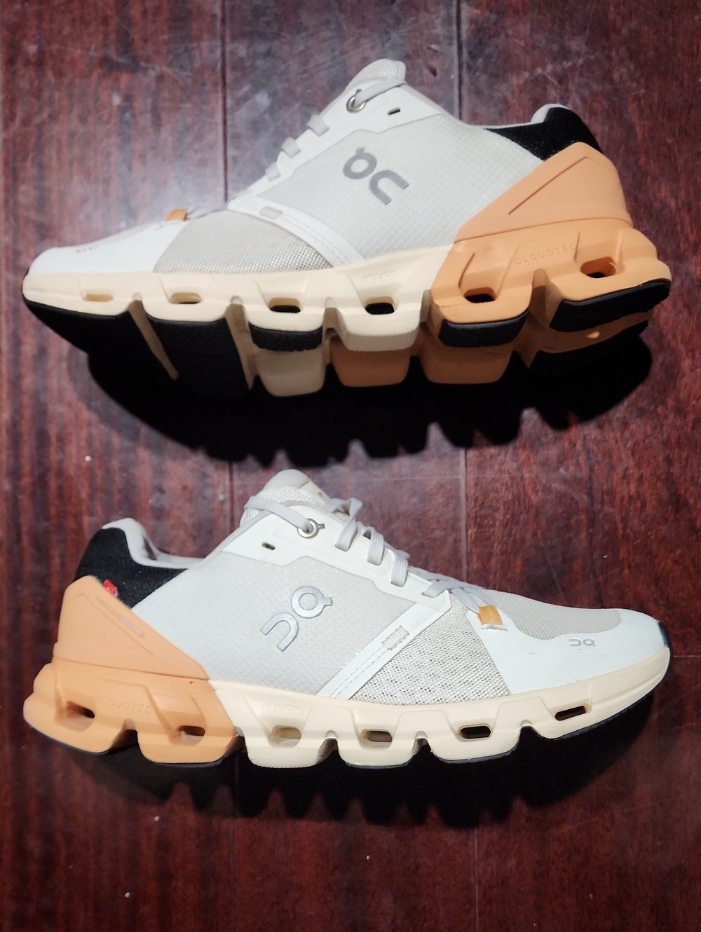 On Cloud Cloudflyer 4 Running Shoes Sneaker Women Size 9.5 White Orange Swiss